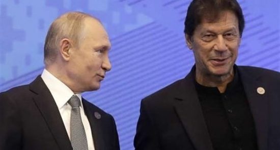 عمران خان پوتین 550x295 - تهدیدات هند و انزوای امریکا، عامل گسترش روابط پاکستان با روسیه
