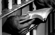 کتاب زندان 226x145 - خبر خوش وزارت امور داخله برای زندانیان کتاب خوان!