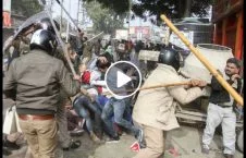 ویدیو/ حمله وحشیانه پولیس هند به محصلین مسلمان