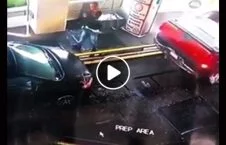 ویدیو/ مردی که جان خود را برای جلوگیری از تصادف به خطر انداخت