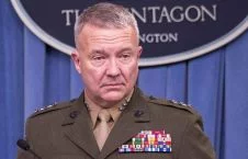 بی اعتمادی جنرال امریکایی به طالبان؛ مکنزی: توافق صلح را ترک نمی کنیم