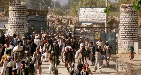 مهاجر 1 550x295 - اعمال محدودیت برای ورود باشنده گان افغانستان به پاکستان
