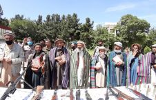 تصاویر/ شماری از طالبان مسلح در بغلان به روند صلح پیوستند