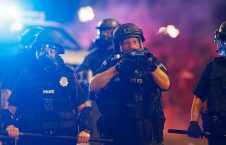 پولیس امریکا 1 226x145 - دستگیر شدن بیش از ۲۵۰۰ نفر در شهر‌های مختلف امریکا