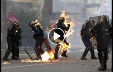 ویدیو/ آتش زدن عسکر پولیس به دست معترضان به قتل یک جوان