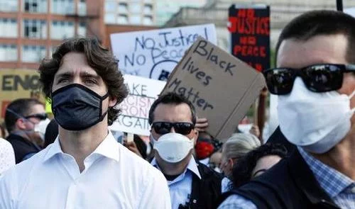 مظاهره هزاران نفری باشنده گان کانادا در اعتراض به نژادپرستی پولیس امریکا