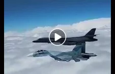 ویدیو/ تعقیب بم افکن امریکایی توسط طیارات جنگی روسیه