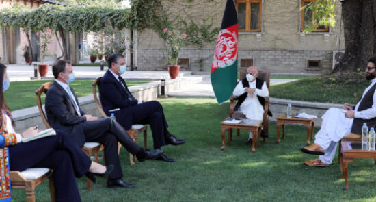 دیدار رییس ‌جمهور غنی با نماینده ملکی ناتو در افغانستان