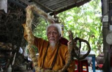 انگوین وان چین 6 226x145 - داستان عجیب پیرمردی که ۸۰ سال موهایش را کوتاه نکرده است! + تصاویر