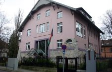 سفارت افغانستان برلین 226x145 - شکایت مهاجرین افغان از وجود فساد در سفارت افغانستان در برلین