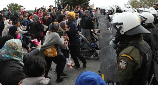 تداوم تنش ها در لسبوس یونان؛ پناهجویان معترض خواستار مساعدت اتحادیه اروپا شدند