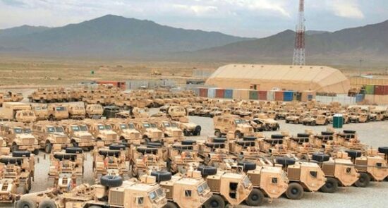 تجهيزات نظامی امریکا 550x295 - پشت پرده انتقال تجهيزات نظامی خارجی ها از افغانستان به پاكستان