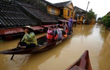 سیل ویتنام 1 226x145 - جاری شدن سیلاب های مرگبار در ولایات مرکزی ویتنام