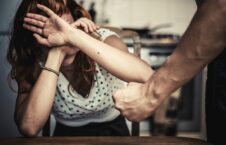 خشونت خانه گی 226x145 - افزایش آمار زنان قربانی خشونت خانه گی در بریتانیا