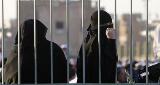 زندان عربستان 550x295 - نقض روزافزون آزادی بیان در عربستان؛ ۳۴ سال زندان برای انتشار پیام در تویتر!