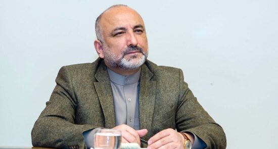 محمد حنیف اتمر  550x295 - تاکید وزیر امور خارجه بر توقف خشونت‌ها و از سرگیری مذاکرات صلح افغانستان