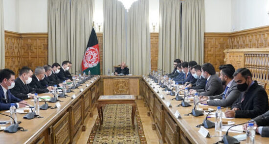 تاکید رییس جمهور غنی بر گسترش مناسبات سیاسی، اقتصادی و امنیتی میان افغانستان و ترکمنستان