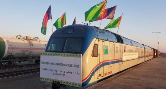 مراسم افتتاح خط آهن آقینه- اندخوی با حضور داشت رؤسای جمهور افغانستان و ترکمنستان