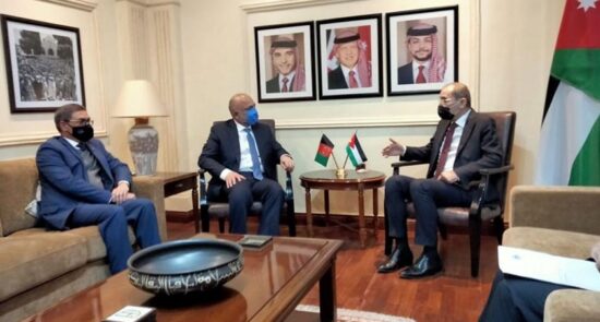 دیدار حنیف اتمر با وزیر امور خارجه اردن