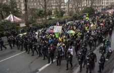 مظاهره فرانسه 2 226x145 - تصاویر/ مظاهره باشنده گان فرانسه علیه بیکاری