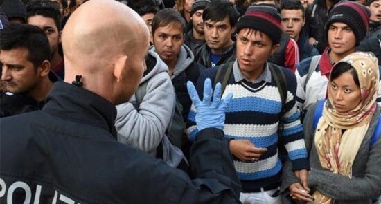 بررسی وضعیت مهاجرین افغان در گفتگوی وزیر امور خارجه و کمیشنر اتحادیه اروپا برای مشارکت و همکاری های بین المللی
