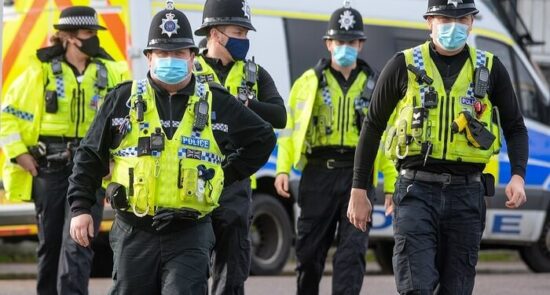 برخورد پولیس بریتانیا با ناقضان مقررات کرونایی