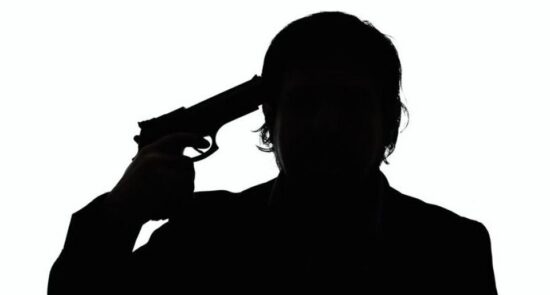 خودکشی 550x295 - آمار هولناک از شمار خودکشی در میان نظامیان امریکایی طی 20 سال گذشته