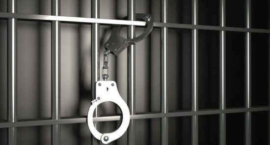 دستگیر 550x295 - بازداشت قاچاقچبر مواد مخدر افغان در پایتخت هند