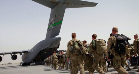 امریکا عسکر 550x295 - آخرین خبرها از شمار خروج قوای امریکایی از افغانستان