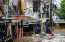 سیل اندونزیا 226x145 - جاری شدن سیلاب های مرگبار در اندونزیا