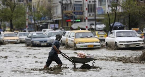سیلاب 550x295 - هشدار وزارت انرژی و آب حکومت طالبان از جاری شدن سیلاب‌ها