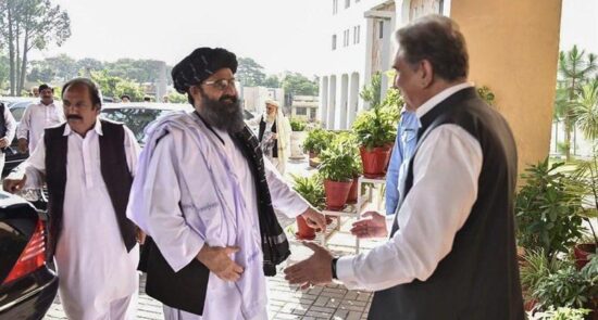تلاش‌ وزیر امور خارجه پاکستان برای کشاندن طالبان به میز مذاکره!