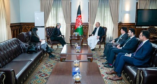 محمد حنیف اتمر ماری بلیک 550x295 - دیدار وزیر امور خارجه با سفیر بریتانیا در کابل