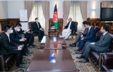 محمد حنیف اتمر وانگ یو 226x145 - تاکید وزیر امور خارجه بر گسترش همکاری ها میان افغانستان و چین