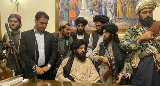 طالبان ارگ 550x295 - میزان مشارکت مقامات پیشین در حکومت جدید طالبان
