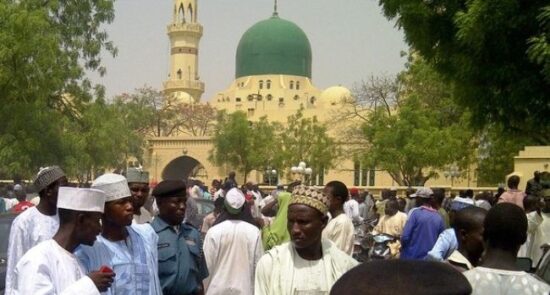 نایجیریا‌ مسجد 550x295 - حمله خونین افراد مسلح بر نمازگزاران نایجیریا‌یی
