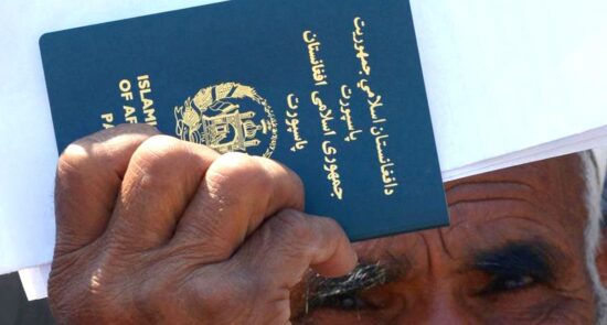 پاسپورت 550x295 - جزییات روند توزیع پاسپورت از زبان رییس اداره پاسپورت وزارت داخله