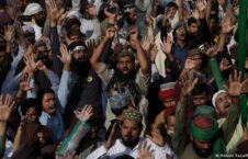 پاکستان تظاهرات 226x145 - باشنده گان پاکستان خواستار اخراج سفیر فرانسه از کشورشان شدند