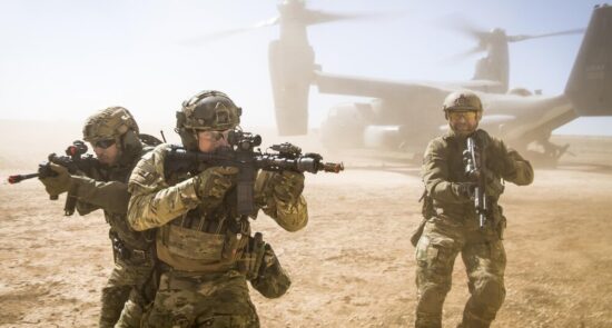 بریتانیا عسکر 550x295 - اعتراف تلخ وزیر دفاع بریتانیا به شکست در جنگ 20 ساله افغانستان