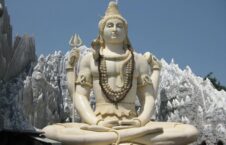 خدای هندو شیوا 226x145 - روش عجیب یک مرد برای اثبات فداکاری به خدای هندو! + عکس
