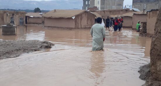 باران هرات 4 550x295 - اعلامیه وزارت دولت در امور رسیدگی به حوادث درباره احتمال بارش شدید در چندین ولایت‌
