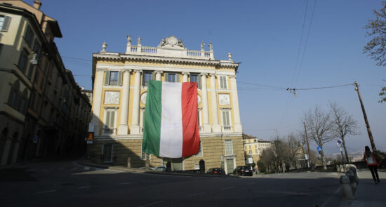 سفارت افغانستان در ایتالیا 550x295 - برخورد سفارت افغانستان در روم با سفیر خودخوانده طالبان