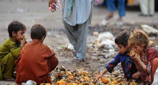 سوء تغذیه 550x295 - افزایش نگران کننده شمار کودکان مبتلا به سوء تغذیه در افغانستان