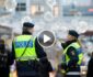ویدیو/ جنایت تکان دهنده پولیس سویدن در برابر یک طفل مسلمان