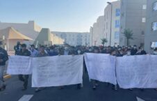 افغان‌های معترض ابوظبی 226x145 - تداوم اعتراضات صدها پناهجوی افغان در کمپ‌ امارات متحده عربی