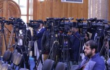 خبرنگار 226x145 - گزارش یونما در پیوند به خشونت های بی‌سابقه علیه خبرنگاران در افغانستان