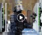 ویدیو/ برخورد پولیس فرانسه با حمل کننده بیرق طالبان