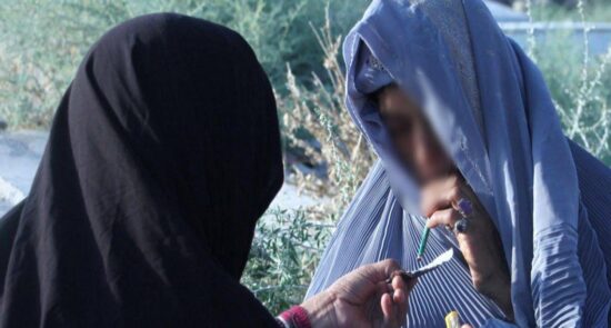 زنان معتاد 550x295 - آمار تکان‌دهنده از تعداد زنان و اطفال معتاد در افغانستان