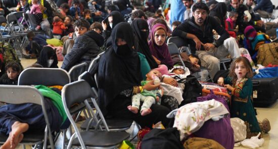 کمپ ابوظبی 550x295 - افزایش نگرانی ها از سرنوشت نامعلوم پناهجویان افغان در کمپ ابوظبی