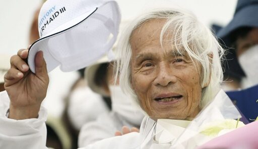 Kenichi Horie 512x295 - مسن‌ترین فردی که توانست به تنهایی از اقیانوس آرام عبور کند! + تصویر